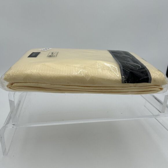 NOS Bardwil Linens Satin Splendor Soil Release Tablecloth 60x140” Oblong Butter - Picture 7 of 10